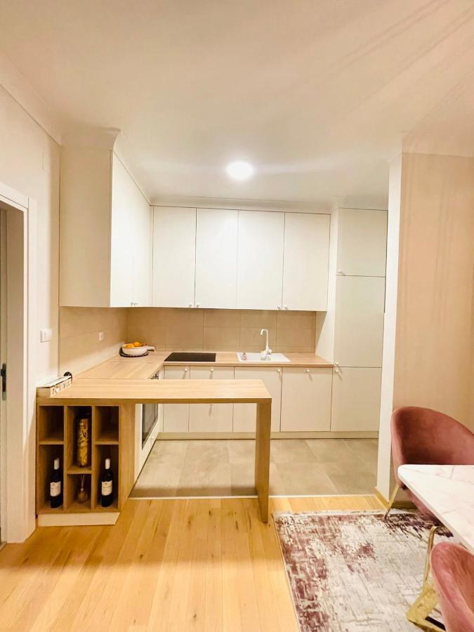 Stan Na Dan "Apartman Purple" Apartment Banja Luka Ngoại thất bức ảnh