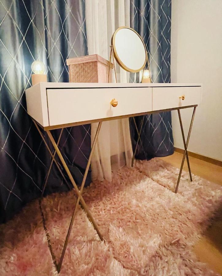 Stan Na Dan "Apartman Purple" Apartment Banja Luka Ngoại thất bức ảnh