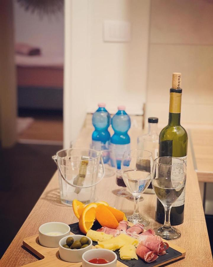 Stan Na Dan "Apartman Purple" Apartment Banja Luka Ngoại thất bức ảnh
